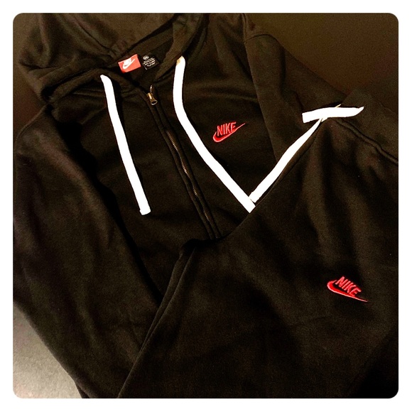 white and red nike sweatsuit